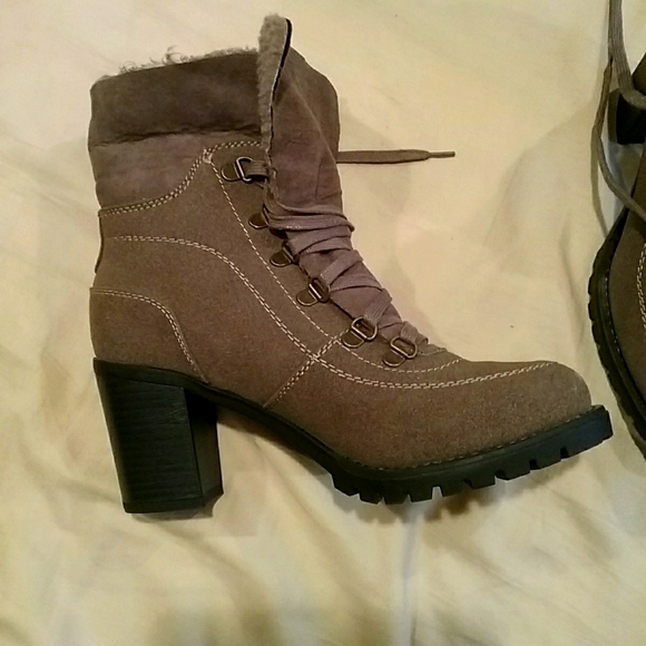 Faux suede winter boots - Picture 3 of 3